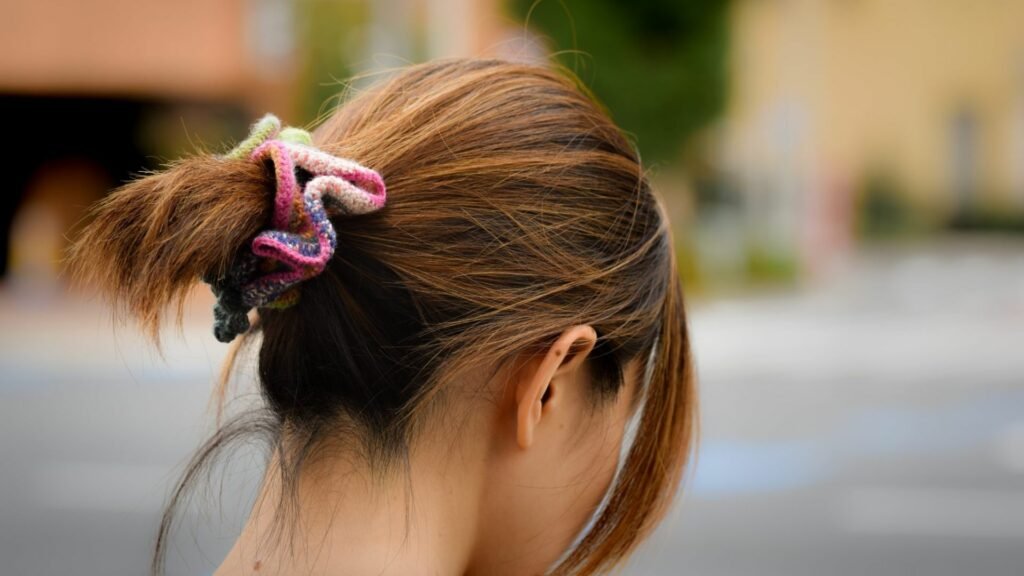this picture shows how a Hair tie works